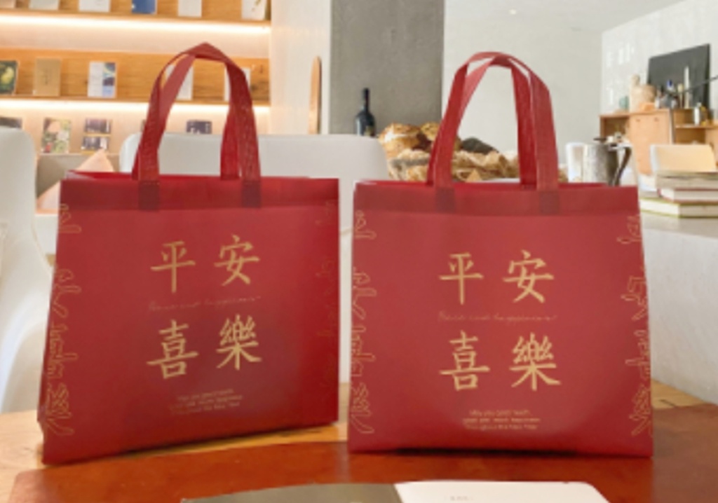G26-4 BOLSA ROJA 44*33*12CM